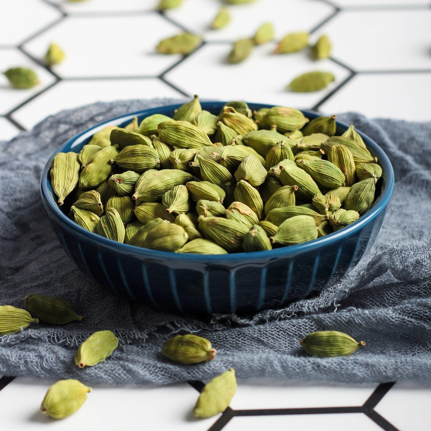 Urban Platter Whole Cardamom (Elaichi) - 100 gms